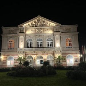 Theater bei Nacht